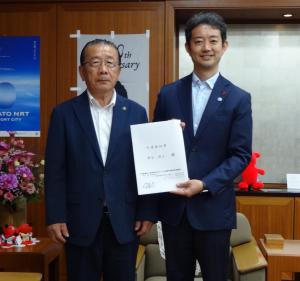 10月18日(日)に開催される小出義雄杯八街落花生マラソン大会開催のご案内のため、千葉県知事熊谷氏を表敬訪問しました。