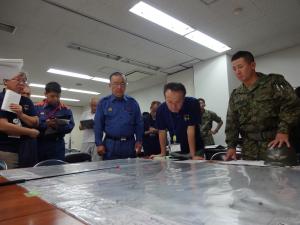 台風19号に係る災害対策本部会議に出席する北村市長