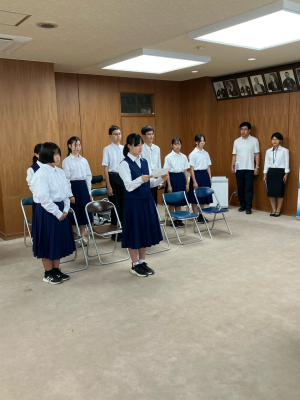 意気込みを語る様子