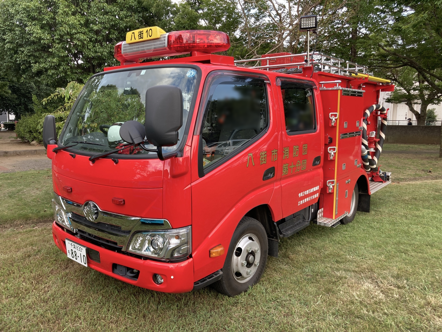 泉台の公園に展示された消防車両