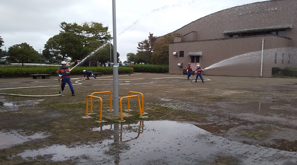 送水訓練にて放水する様子