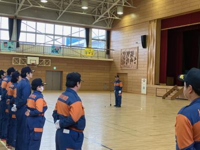 北村市長からの訓示を聞く様子