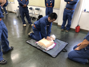 心臓マッサージの様子